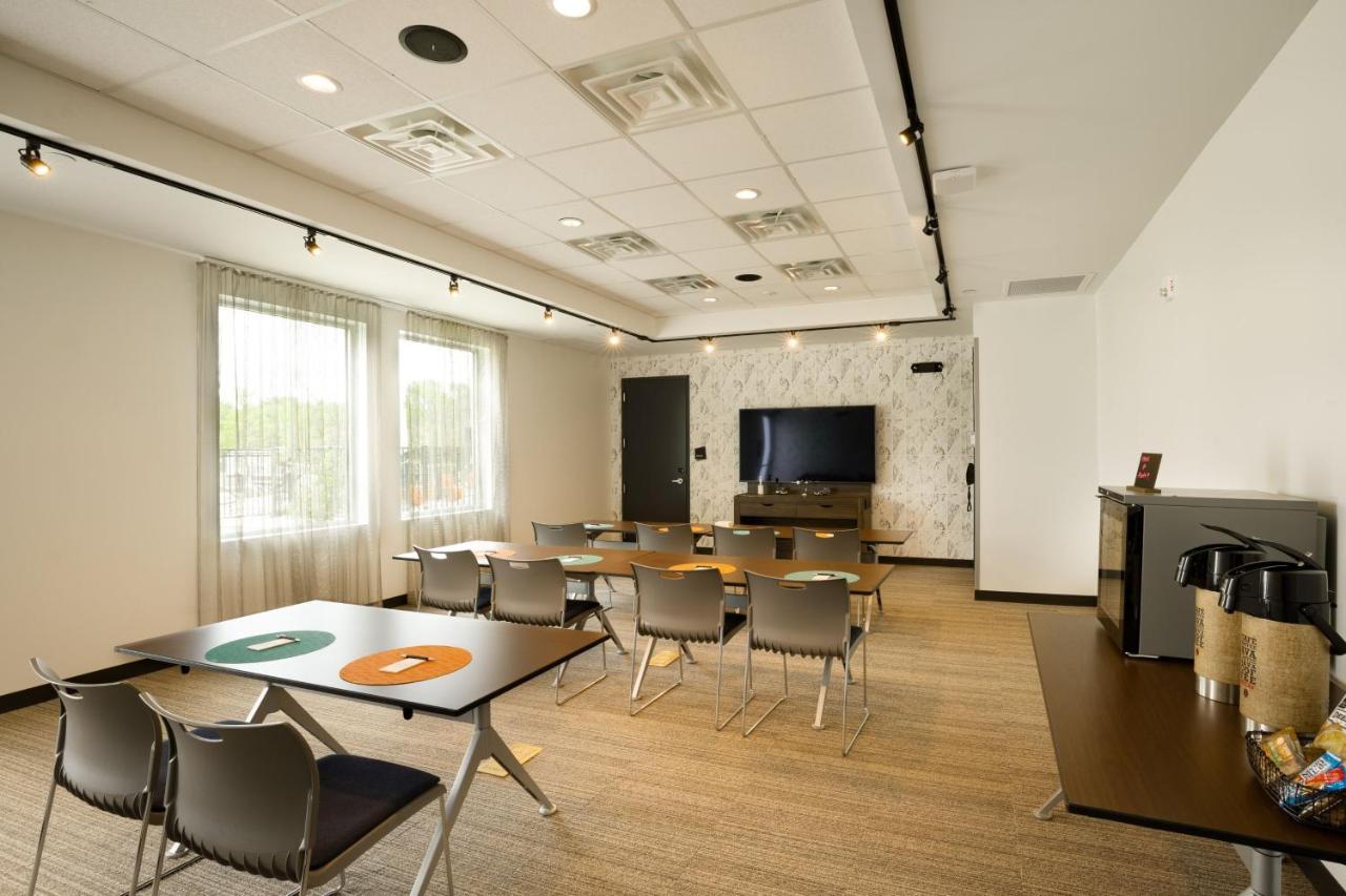 Aloft Austin Airport Hotel Buitenkant foto